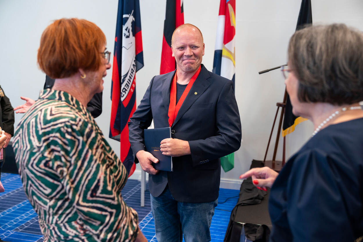 Uitreiking onderscheiding aan veteranen search team