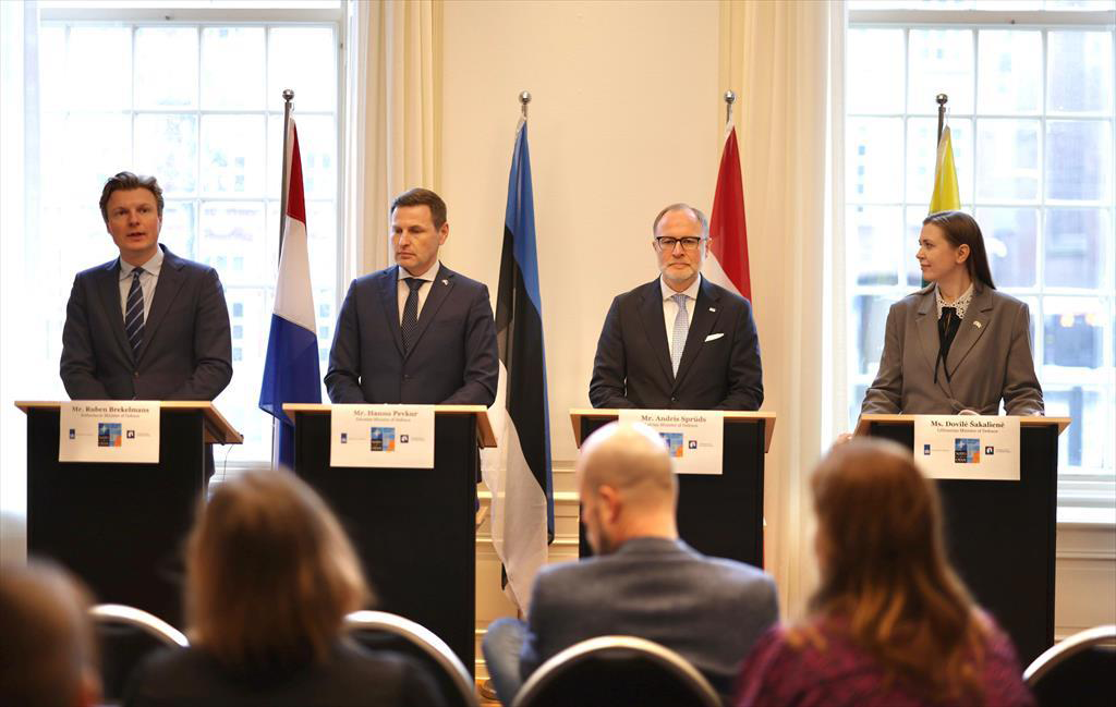 Foto paneldiscussie.tiff