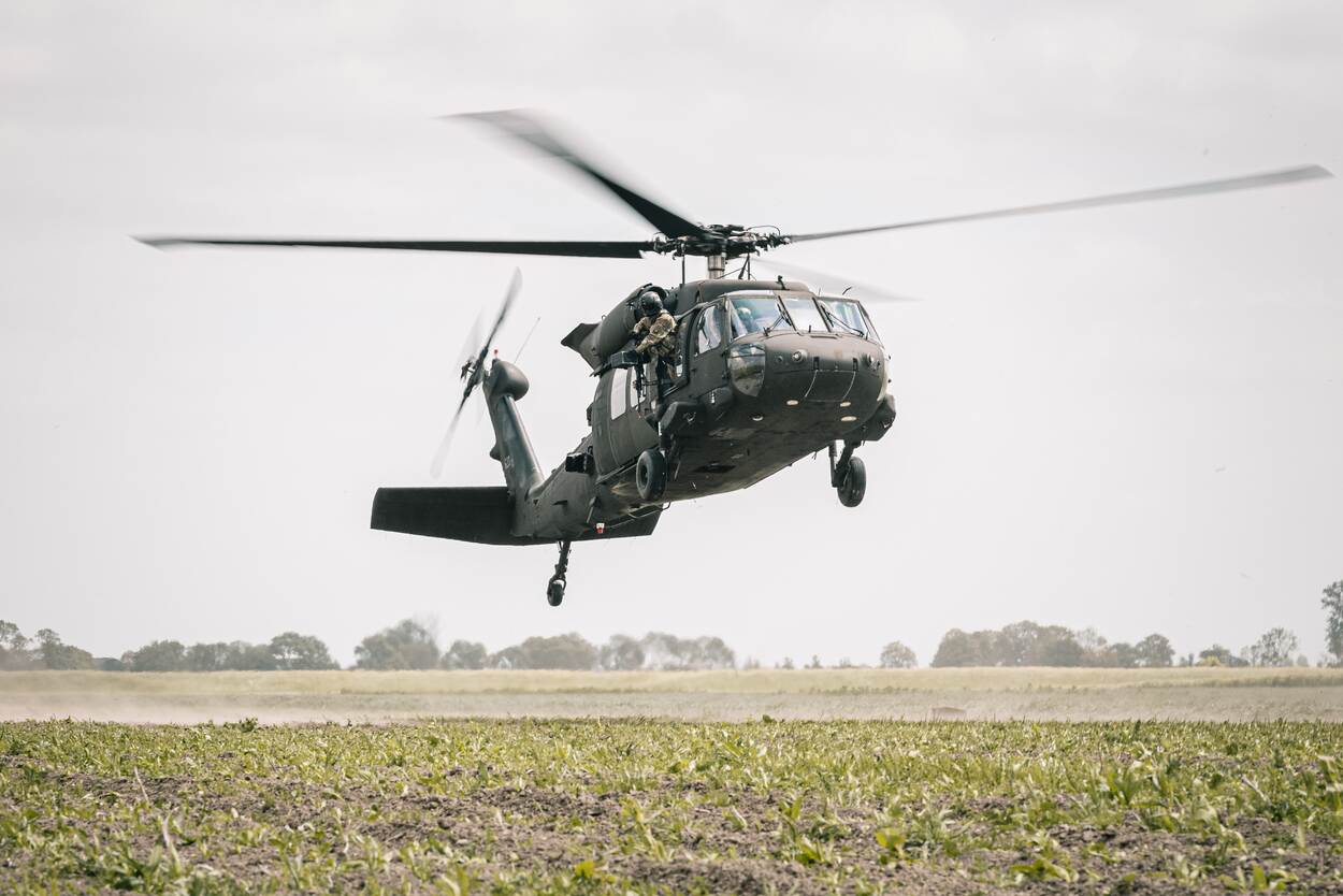 een Blackhawk in de landing.