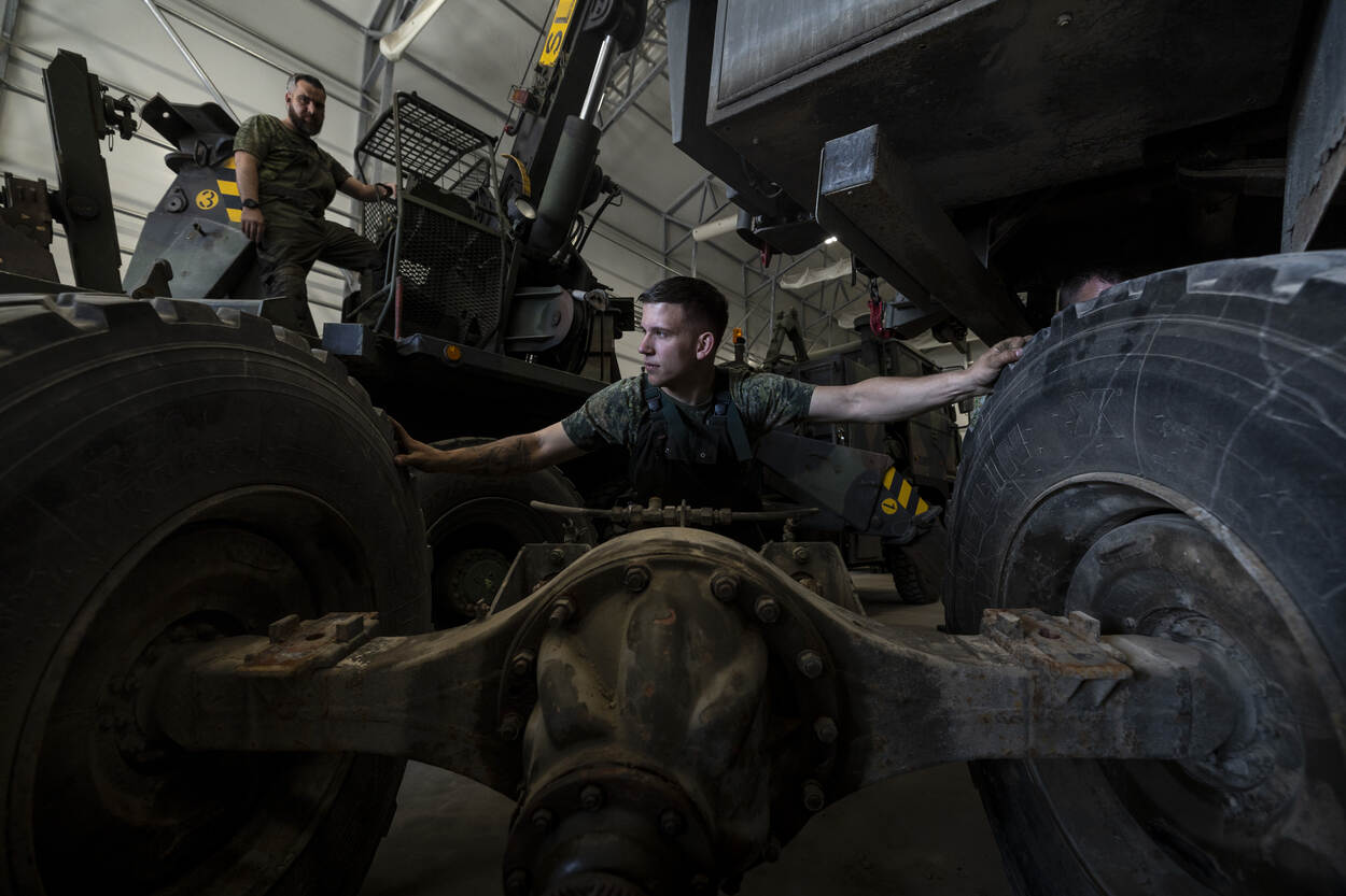 Hersteller wielvoertuigen korporaal-1 Ryan tijdens zijn eerste uitzending in Litouwen.