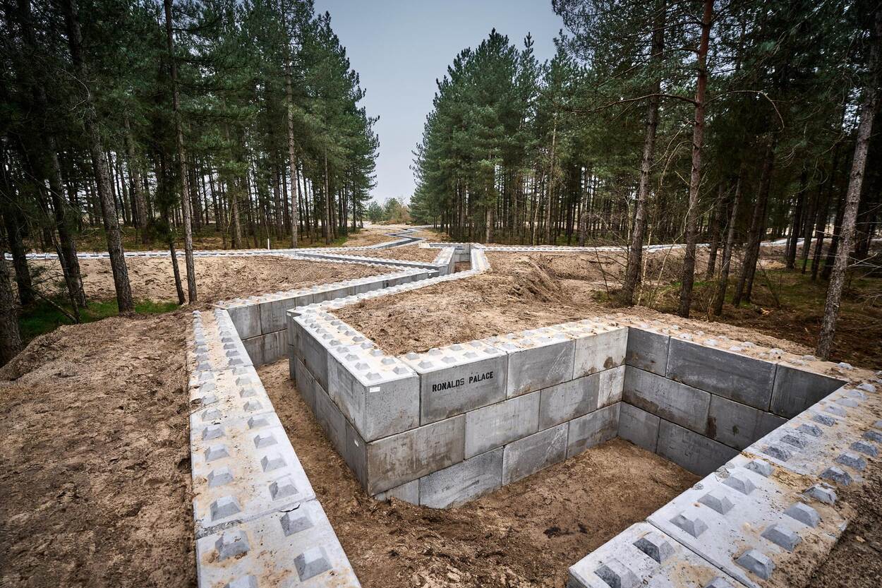 Loopgraven bij de Generaal-majoor De Ruyter van Steveninckkazerne in Oirschot.