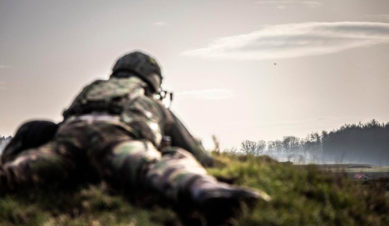 Een militair tijdens een oefening