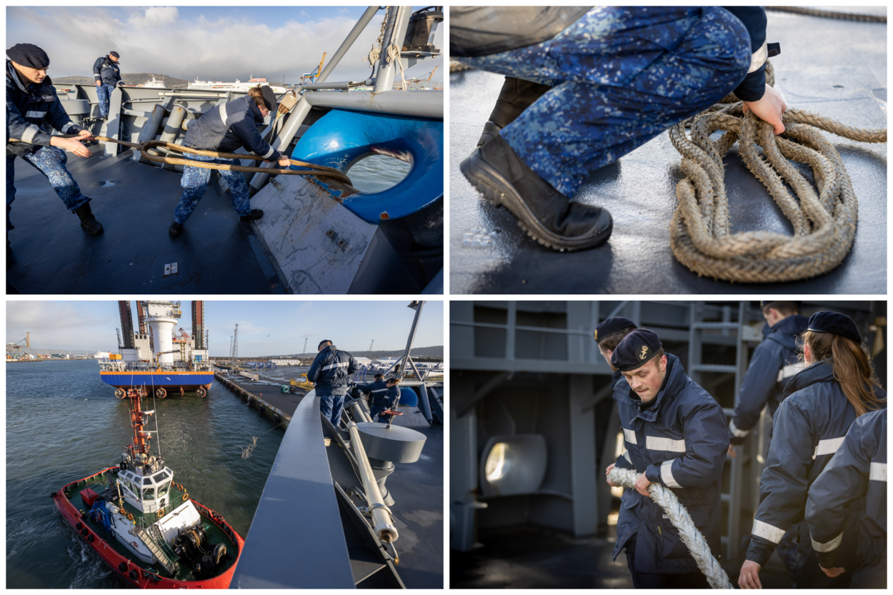 Matrozen halen de trossen binnen voor vertrek vanuit de haven van Belfast.