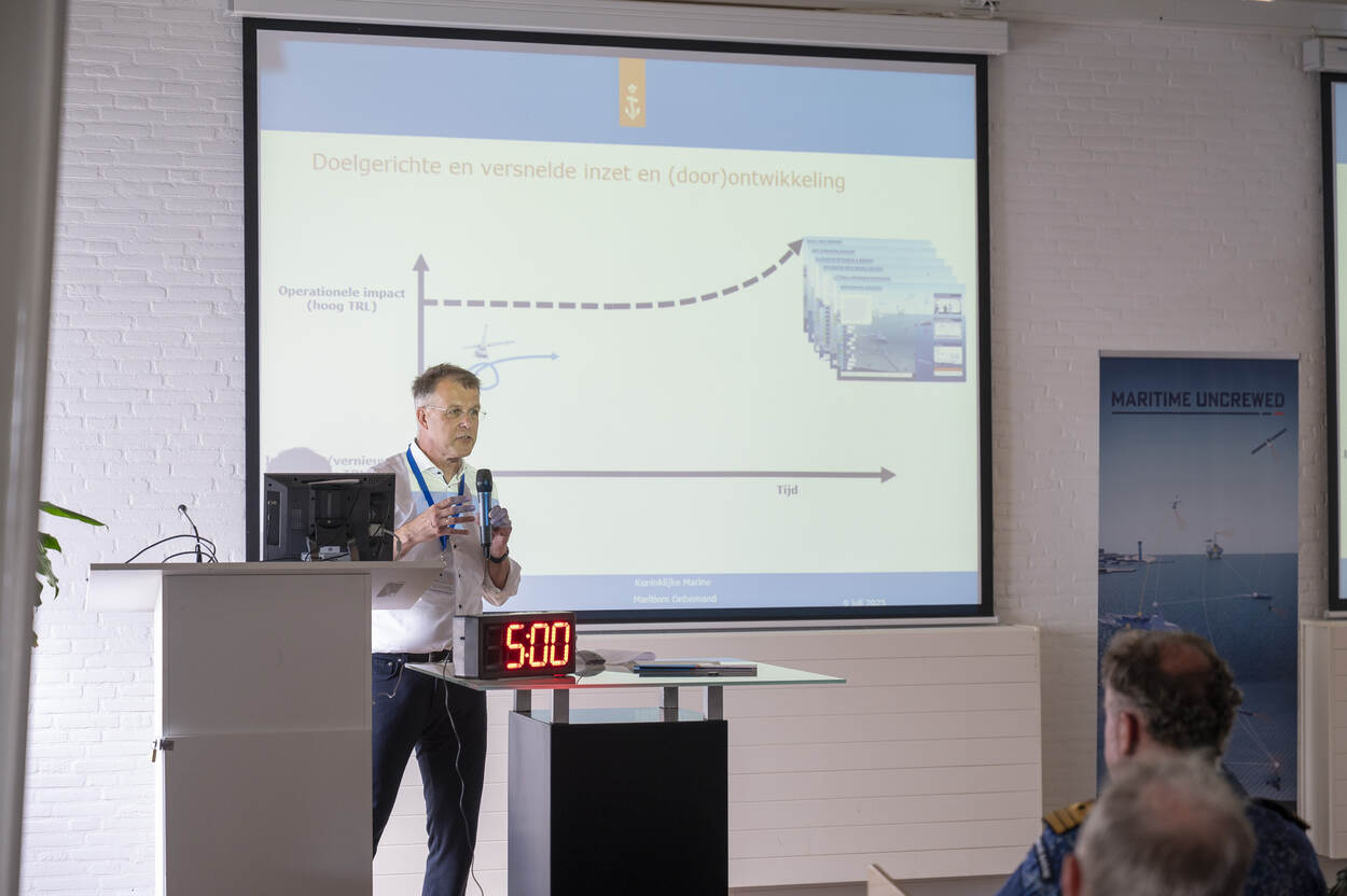 Bas Buchner: “Tot nu toe is alles best wel op verdediging gericht. Maar als je uiteindelijk een conflict wilt winnen, moet je ook offensieve systemen ontwikkelen.” (Foto: Maarten de Geus)