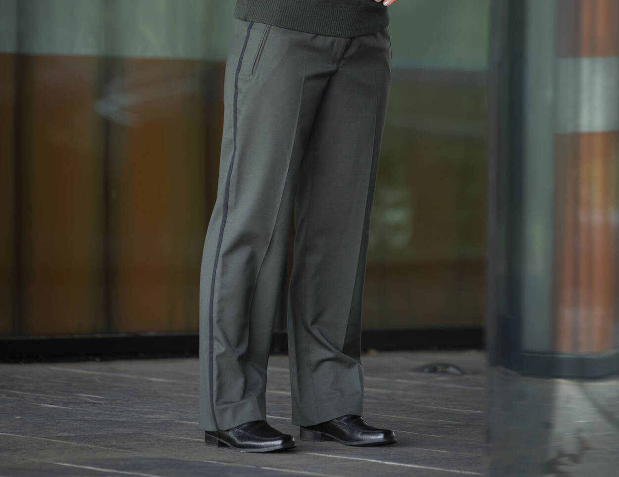 Een foto van de broek van het dagelijks tenue.