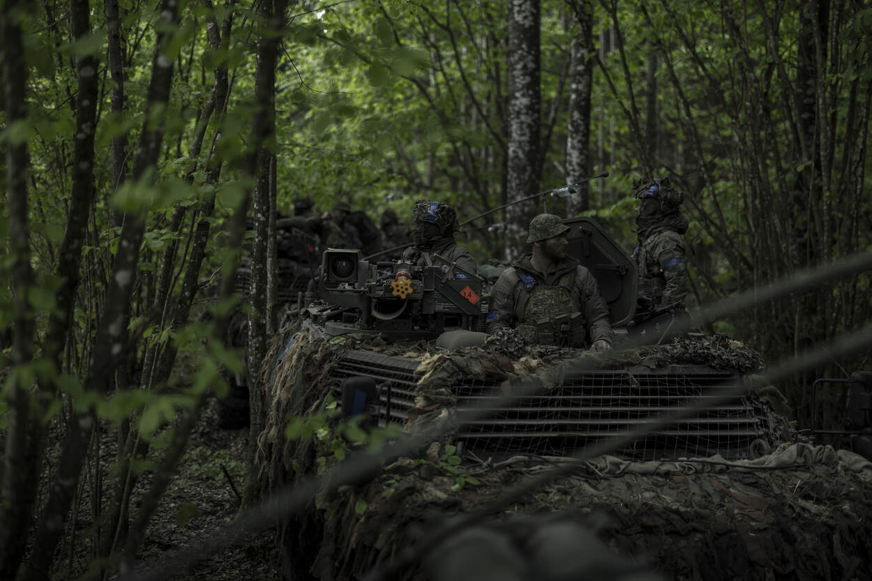 Verkenners op pad tijdens oefening Iron Wolf in Litouwen.