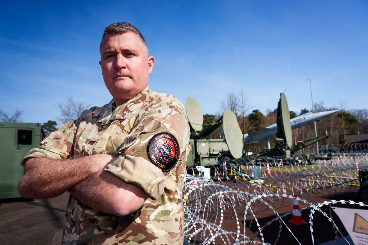 Portetfoto van overste Andy Cooper, plaatsvervangend commandant tijdens Ramstein Dust.