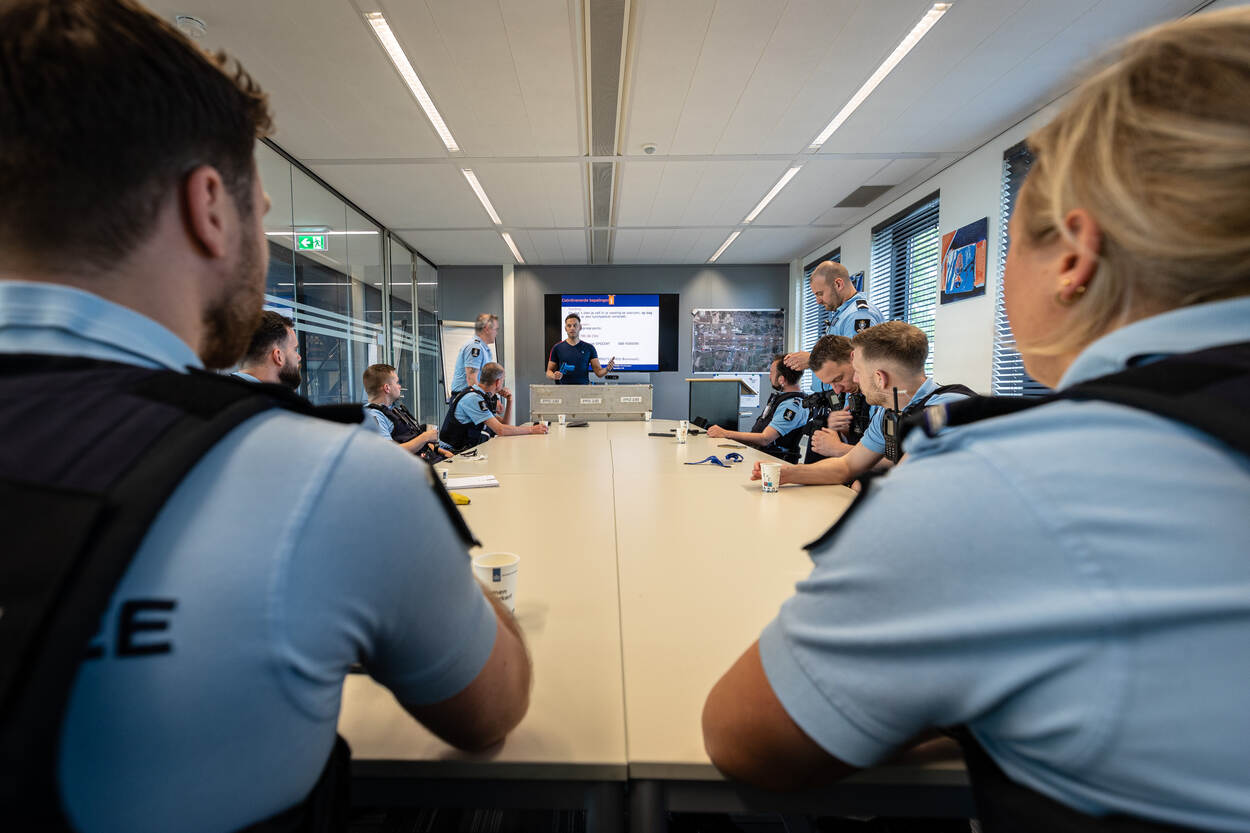 Briefing voorafgaand de oefening.