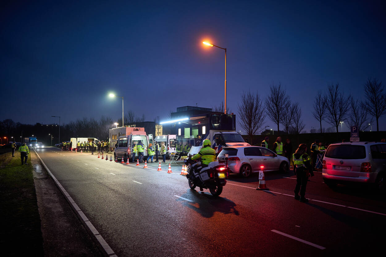 Controlelocatie waar auto’s worden onderzocht.