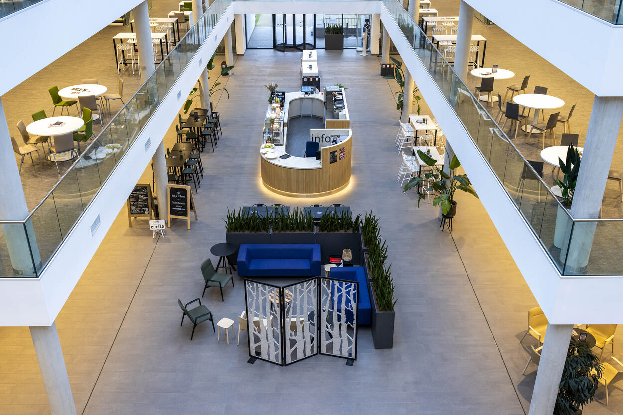 Opleidings-, Trainings- en Kenniscentrum van de KMar vanaf bovenaf.