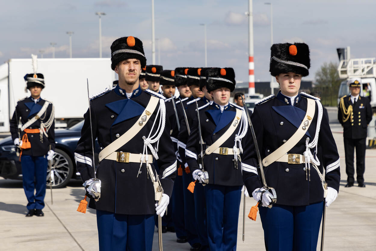 Marechaussees in ceremonieel tenue.