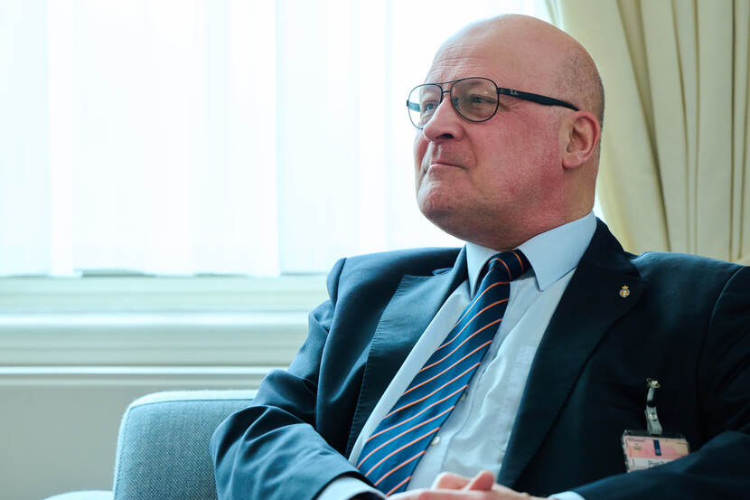 Ploeg luistert naar de CDS.