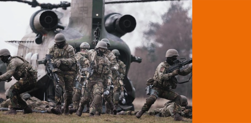 Militairen van luchtmobiele brigade in actie