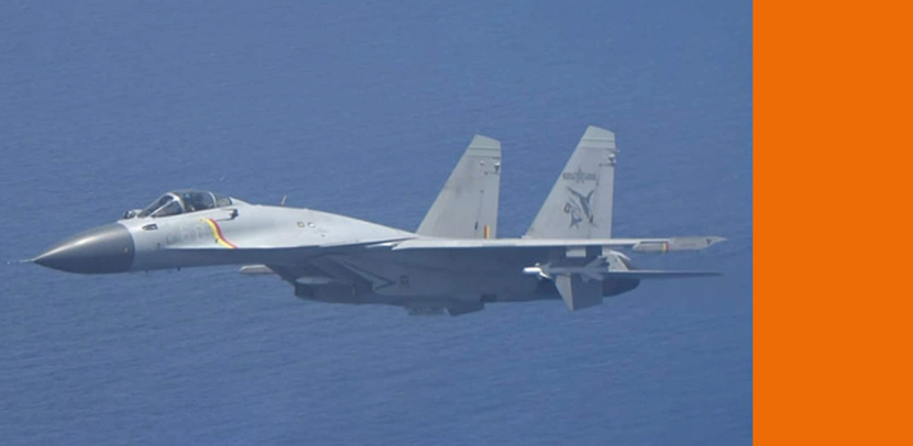 Foto gemaakt van een vliegtuig vanuit een ander vliegtuig.