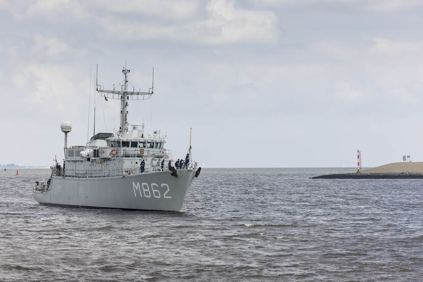 Een Nederlandse mijnenjager van de Alkmaarklasse.