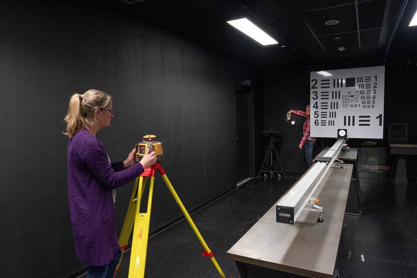Een levelplanner, waarmee je kijkt of een uitgezette lijn recht is.