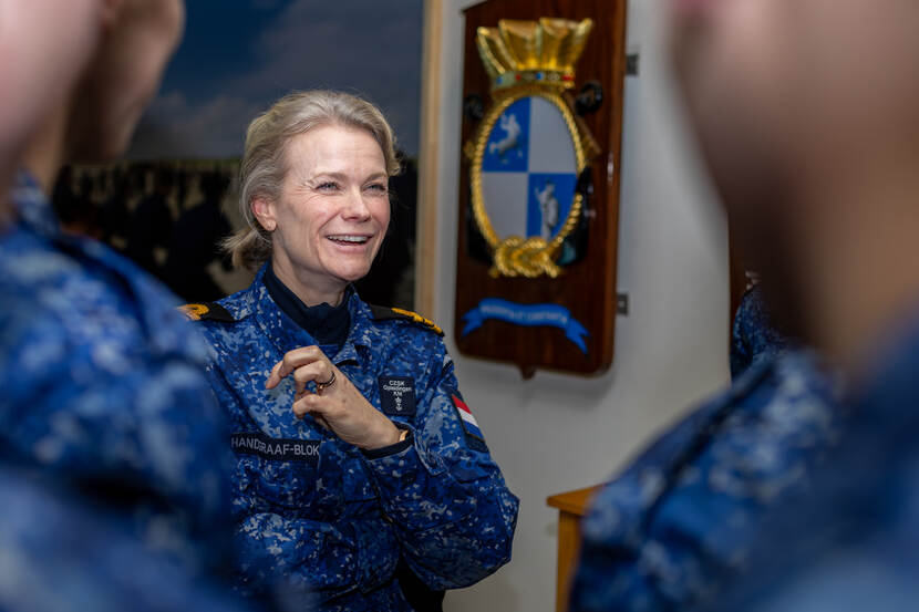 KLTZ (LD) Pauline Handgraaf-Blok in gesprek met leerlingen die in januari begonnen met hun opleiding.