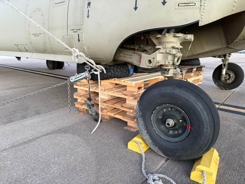 Close-up van landingsgestel Chinook.