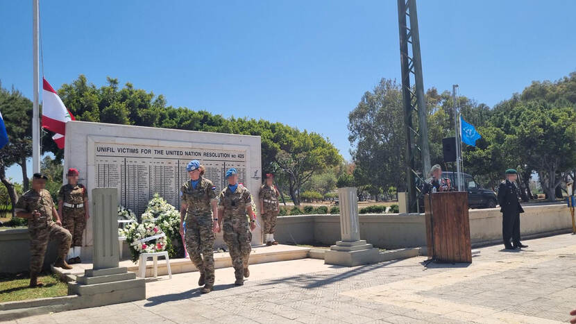 Annelies woonde op 4 mei de dodenherdenking in Tyre bij. Samen met marinecollega Corine van Staalduinen van de VN-missie UNTSO (United, Nations Truce Supervision Organization) herdacht ze de Nederlandsere militairen die zijn omgekomen tijdens hun UNIFIL-missie. Hun namen staan op de herdenkingssteen in Tyre.
