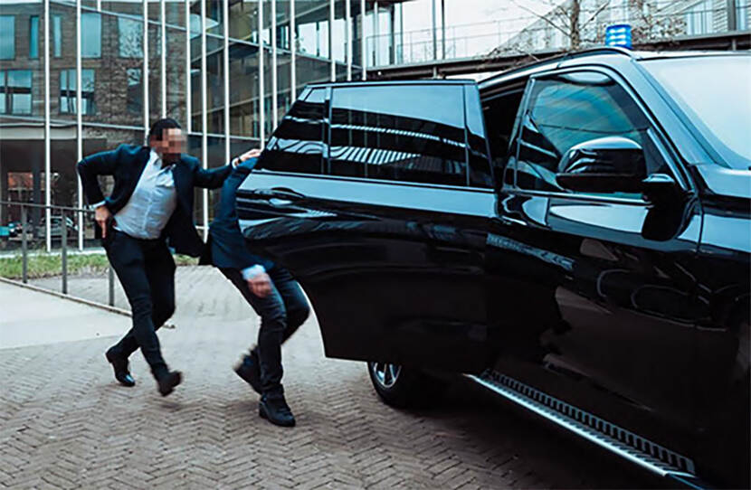 Een persoonsbeveiliger in actie.