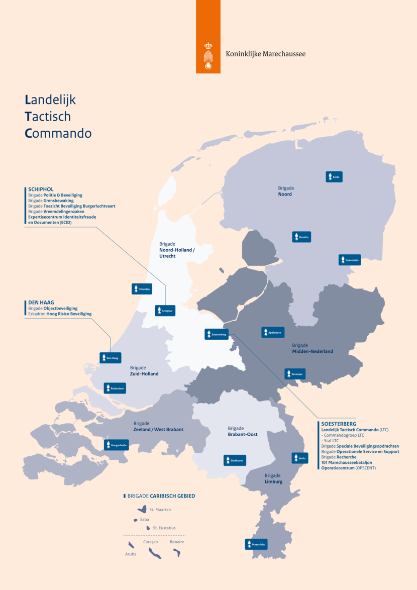 Commandanten op de Dam tijdens de Nationale Herdenking.