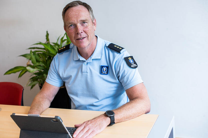 Portret van kapitein Bert, adviseur vastgoed