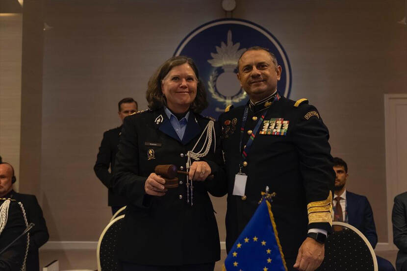 CKMar Annelore Roelofs tijdens de overdracht van het voorzitterschap van EUROGENDFOR.
