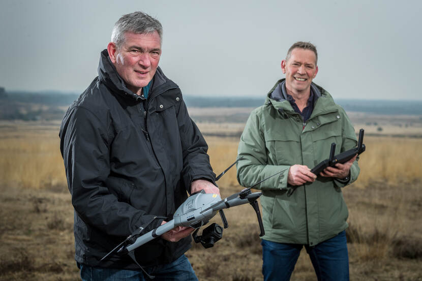 DMO'ers Bart Swanenberg (links) en Tom Kalkhoven met een drone.