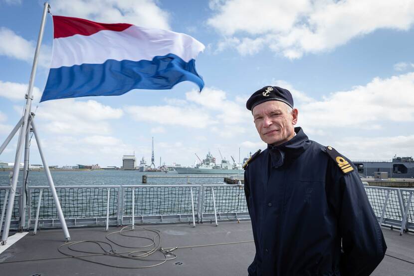 LTZ1 (TD) Rick Jutte werkt aan een Fire Control Systeem (FCS) voor de nieuwe ASW-fregatten.