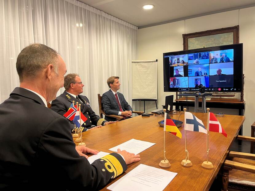 Tekenen van de Letter of Intent van de NNSC