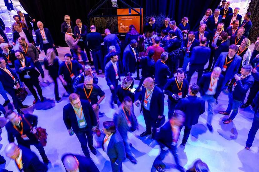 mensen op de IT-Leveranciersdag van Joint IV Commando