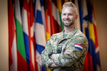 Een portretfoto van majoor Sven in Irak.