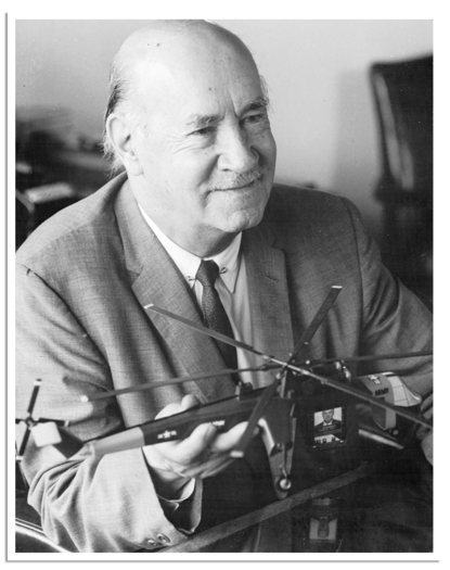 Igor Sikorsky met in zijn hand een model van de S-64