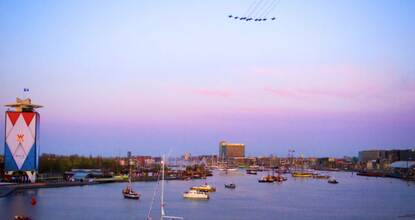 Flypasts van straaljagers over Amsterdam