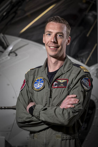 Luitenant ter zee der eerste klasse Tim aan boord.