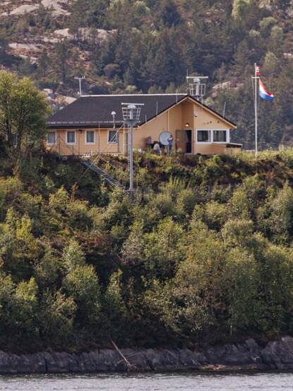 Het meetstation op de kant bij de Noise Range.