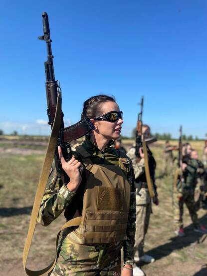 De Oekraïense politica Iryna Nykorak volgde vrijwillig een militaire opleiding.