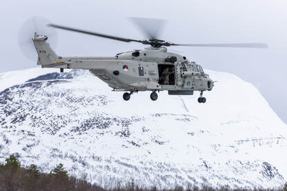 Een NH90-maritieme gevechtshelikopter tijdens NAVO-oefening Joint Viking.