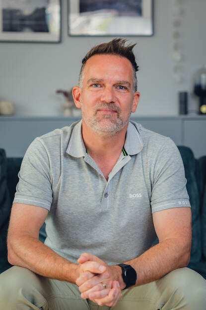 Een portretfoto van reservekapitein Michiel.