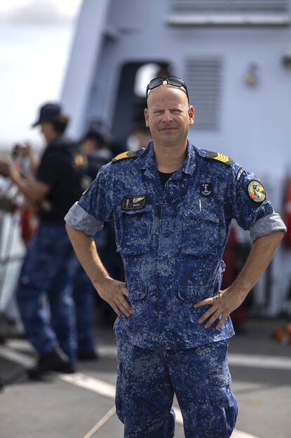 Portretfoto van sergeant-majoor Mark, chef van de technische dienst.