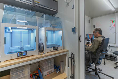 Interieur van de AM-container.