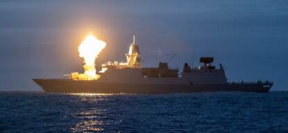 Zr.Ms. Tromp test lancering van een raket.