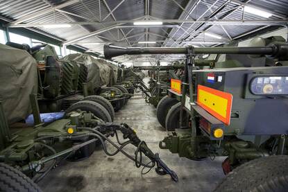Luchtdoelgeschut van het type Bofors 40L70 in Loods T4 op het Mobilisatiecomplex Oudemolen