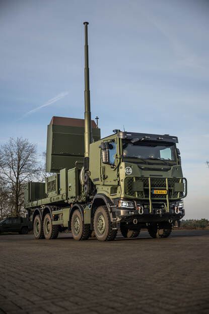 De Ground Master 200 Multi Missie Radar Compact op de Gryphus met uitgeschoven mast.